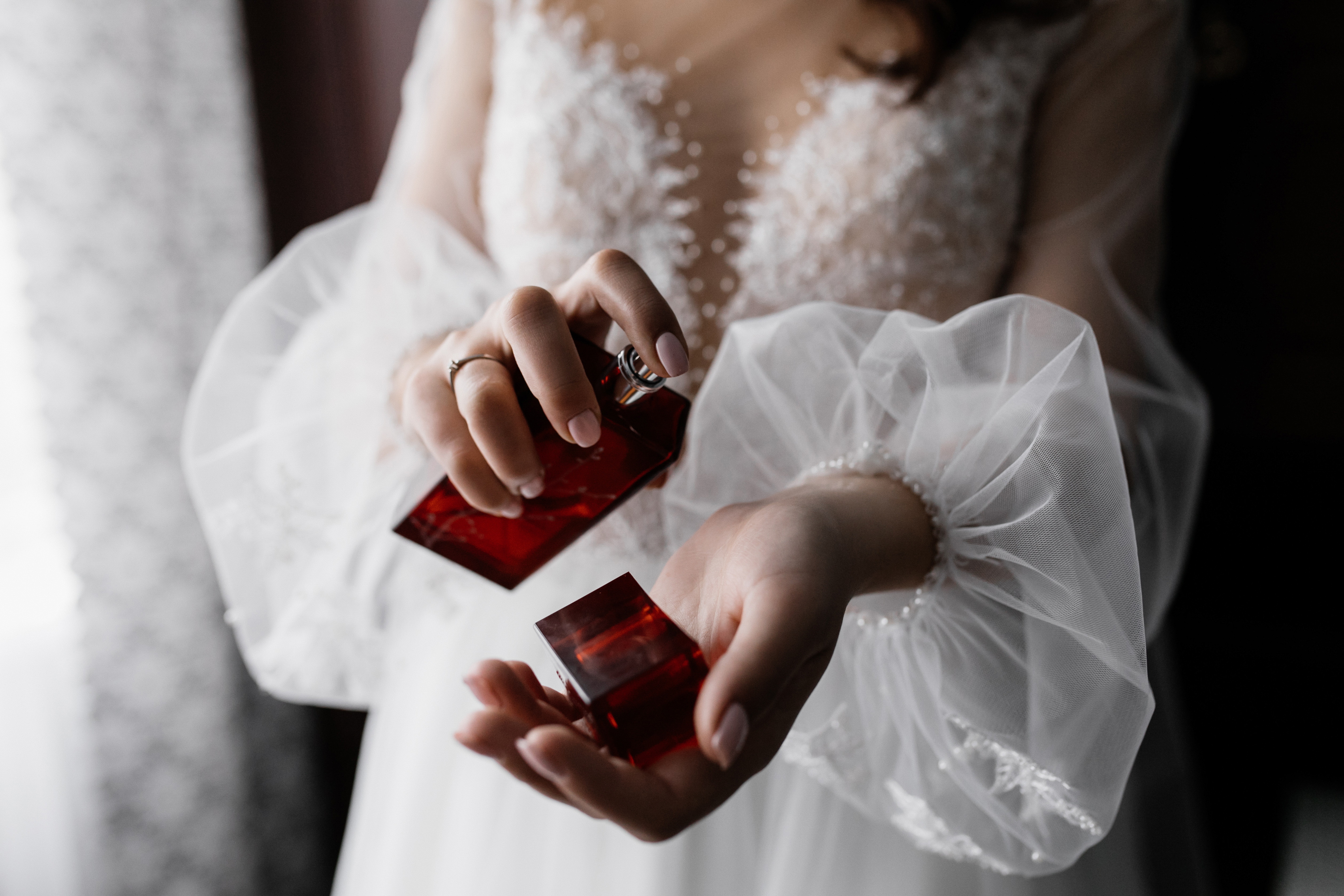 Perfect Winter Wedding Perfumes Every Bride and Guest Will Love